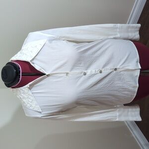 Como| White Button Up Blouse With Embroidered Collar and Cuffs